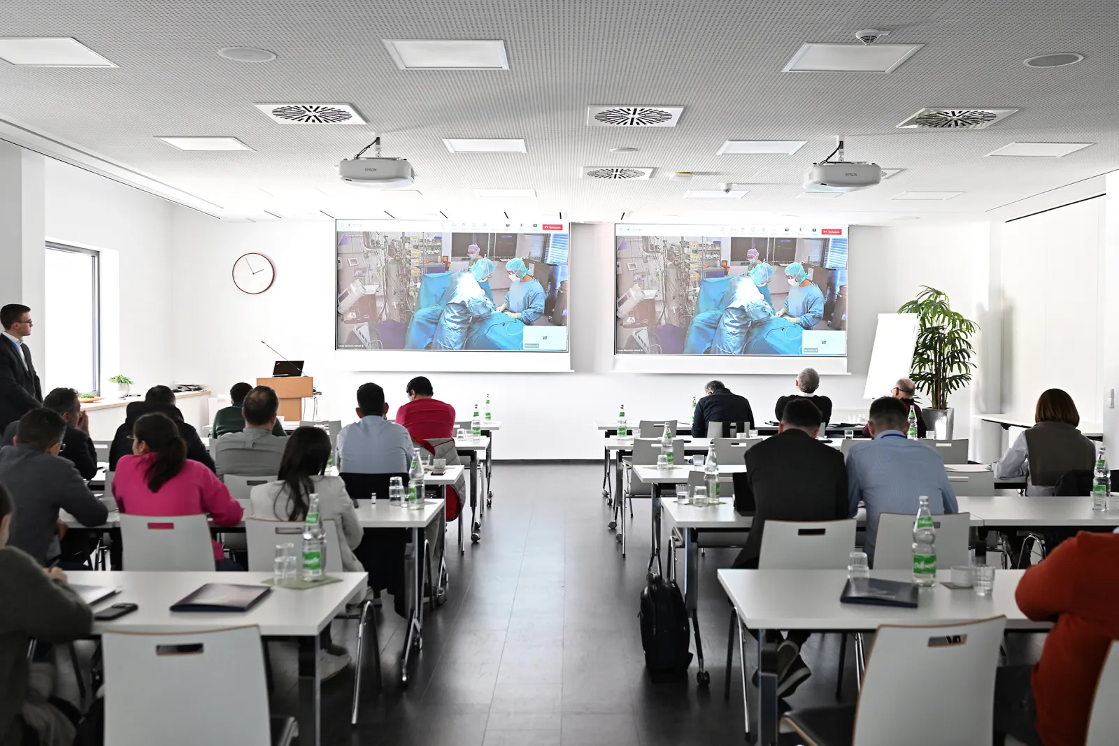 Internationaler PIPAC-Workshop – Ärzteteam bei Tumorkonferenz am EvK Herne